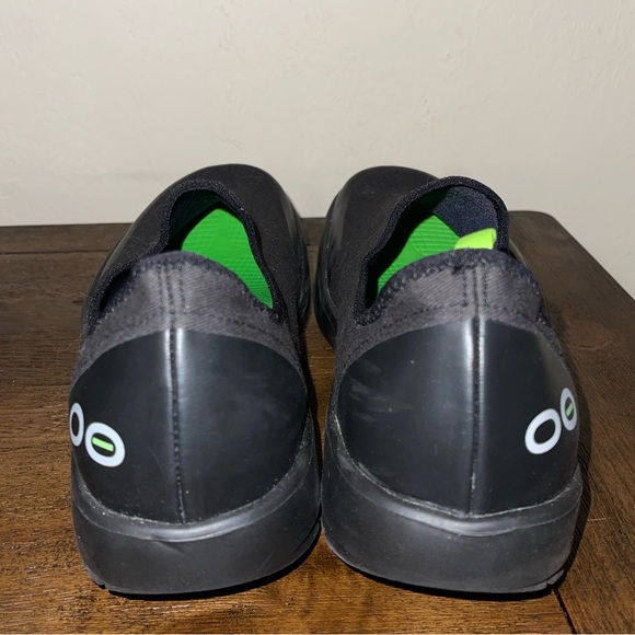 Slip on Oofos - Black Size 11 - Picture 2 of 5